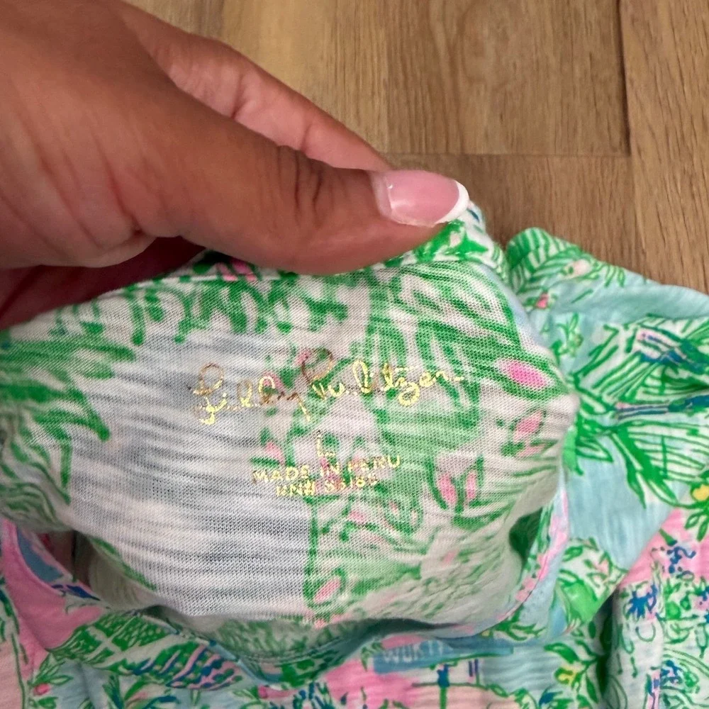 Lilly Pulitzer Etta V-Neck Tee Ocean Worth Ave Scenic Print Green Pink L preppy